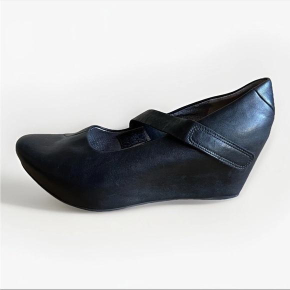 Tsubo Women's Asmik Wedge Pump Size 7.5 Black Leather Platform Mary Jane Shoes - Picture 2 of 12
